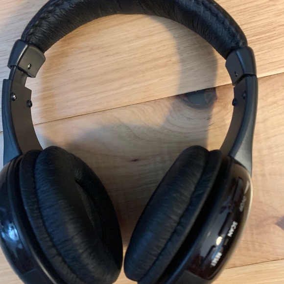 NWOT/in Box Wireless TV Headphones/Transmitter - Picture 10 of 10